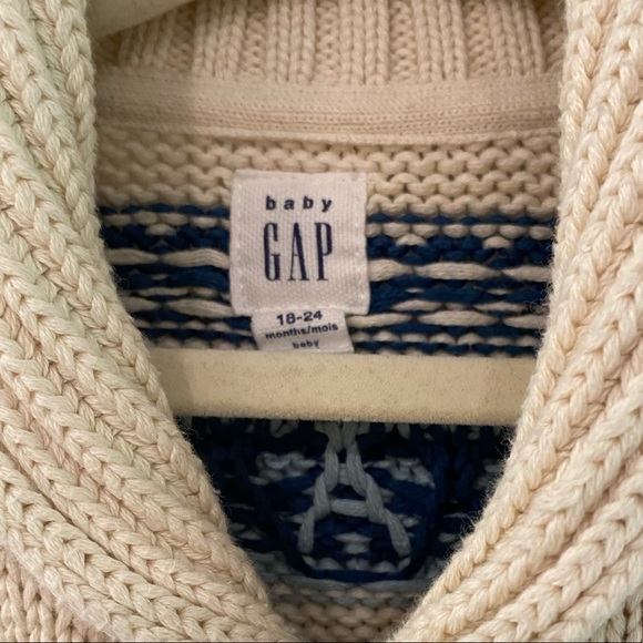 Gap boys sweater great for photo shoots - Picture 2 of 7